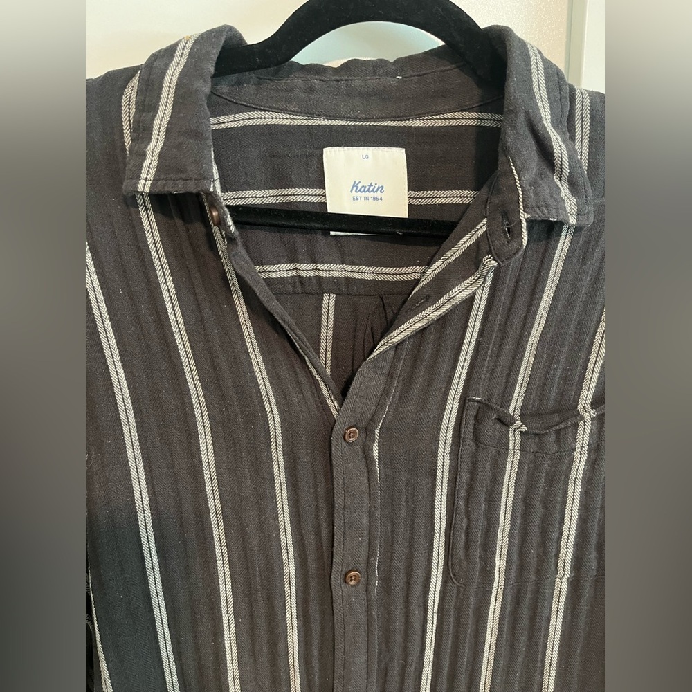 Katin men’s size large button down